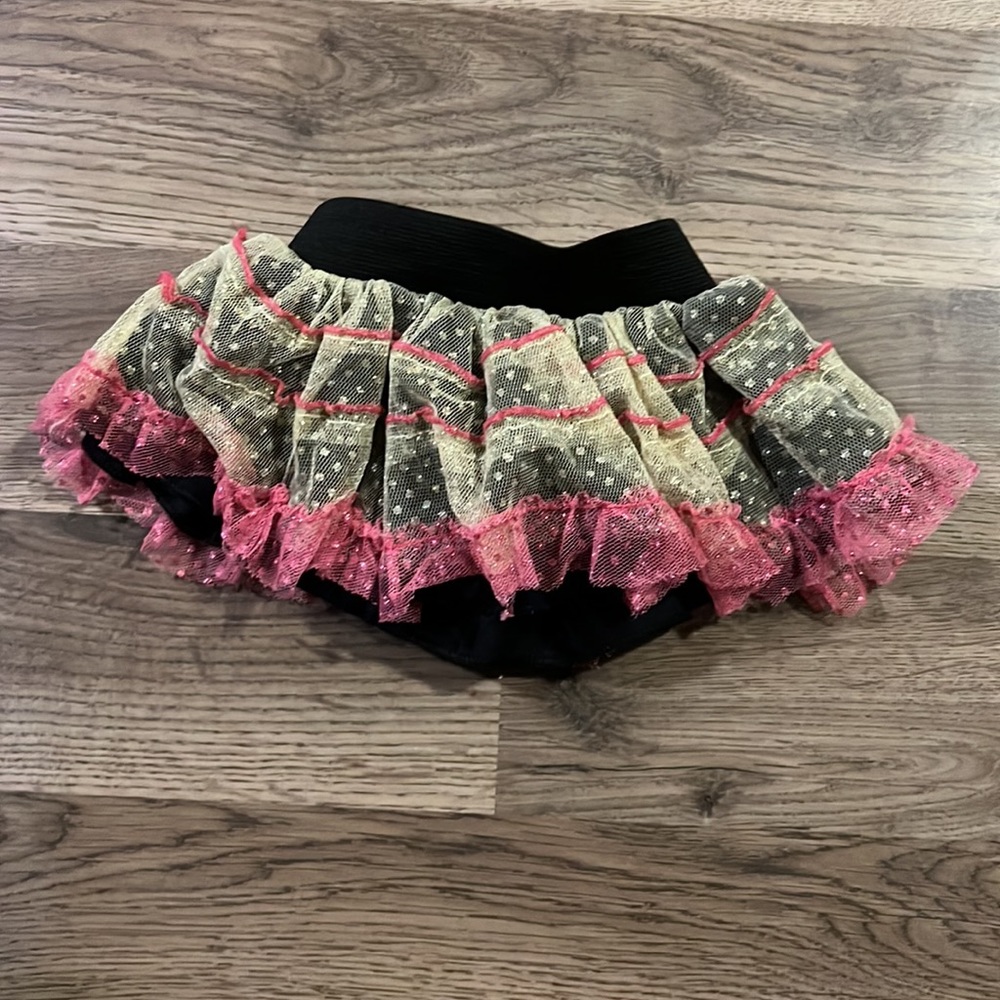 Little Lass 3/6 Month Shoe Outfit with Skirt - Picture 5 of 7